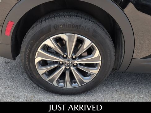 Used 2025 Buick Envision Preferred AWD/4WD image 9