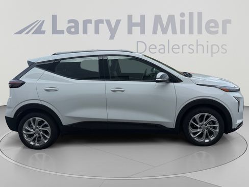 Used 2022 Chevrolet Bolt EUV LT w/ Comfort Package FWD image 6