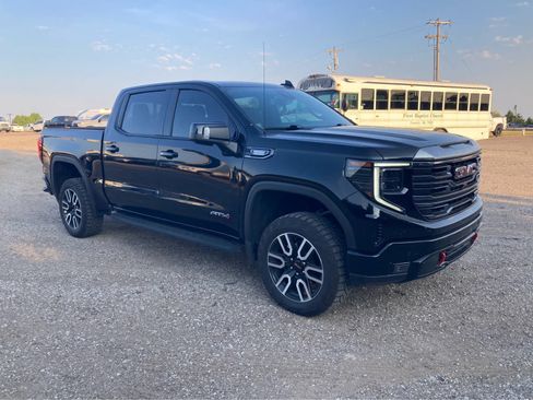 Used 2024 GMC Sierra 1500 AT4 w/ AT4 Premium Package AWD/4WD image 9