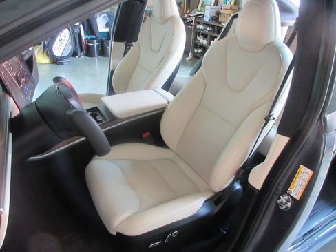 Used 2023 Tesla Model X AWD/4WD image 10