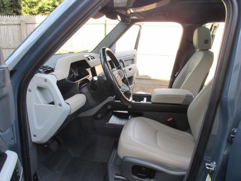 Used 2022 Land Rover Defender 110 SE image 56