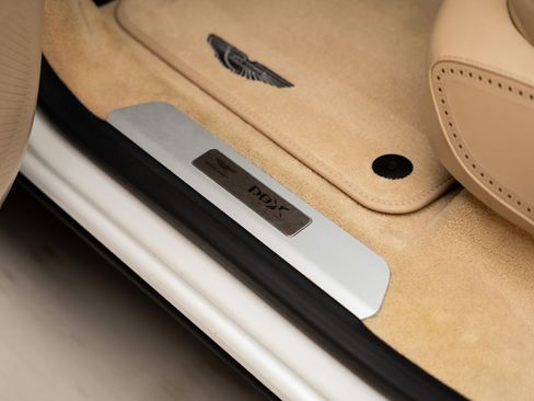 Used 2021 Aston Martin DBX AWD/4WD image 56