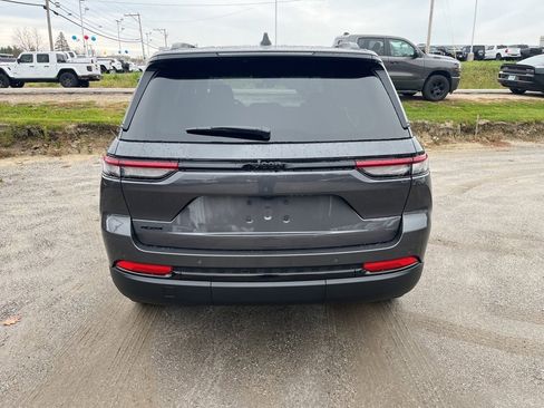 New 2025 Jeep Grand Cherokee Altitude image 6