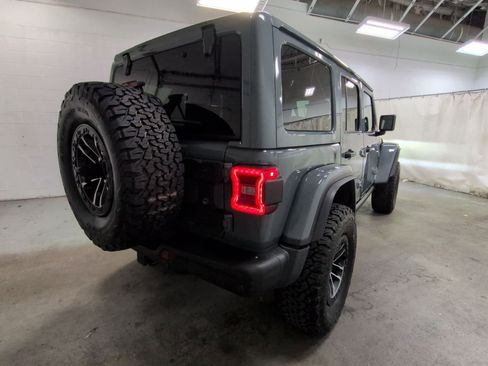 Used 2025 Jeep Wrangler Unlimited Rubicon image 3