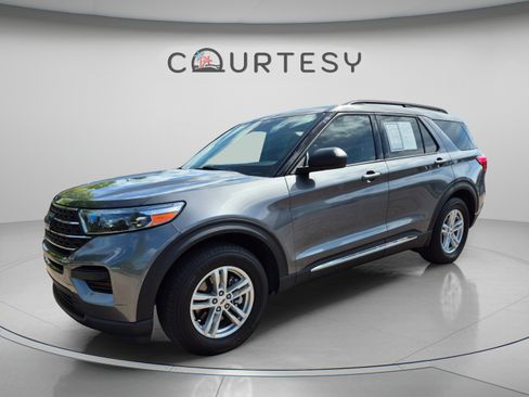 Used 2022 Ford Explorer XLT RWD image 1