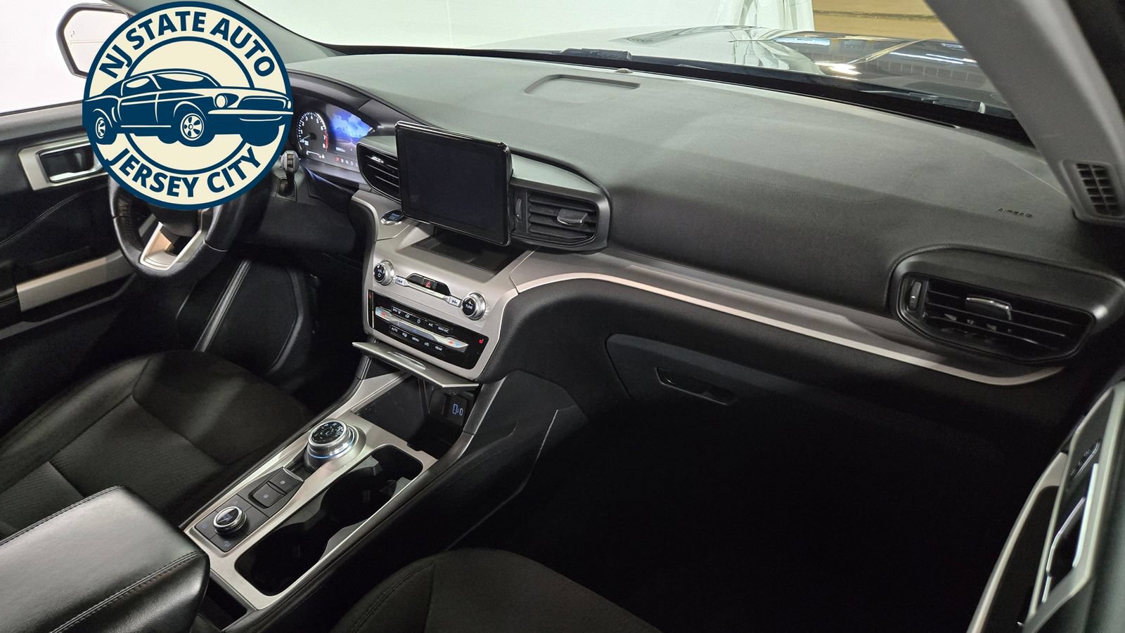 Used 2022 Ford Explorer XLT AWD/4WD image 38