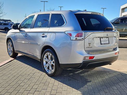 Used 2014 Mitsubishi Outlander GT image 2
