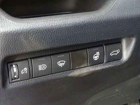 Used 2022 Toyota RAV4 XLE Premium image 19