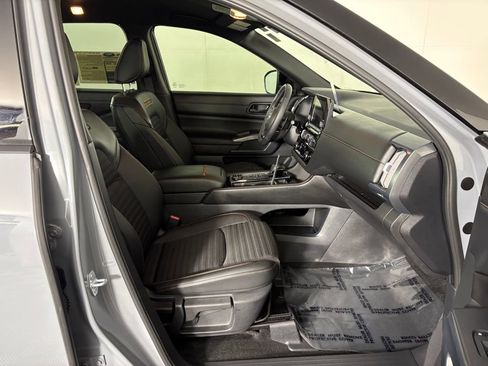 Used 2025 Nissan Pathfinder Rock Creek image 39