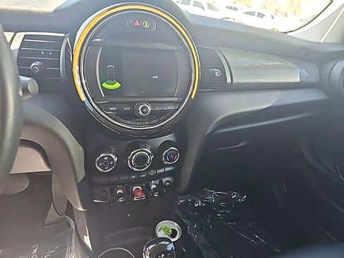 Used 2020 MINI Cooper 2-Door Hardtop image 4