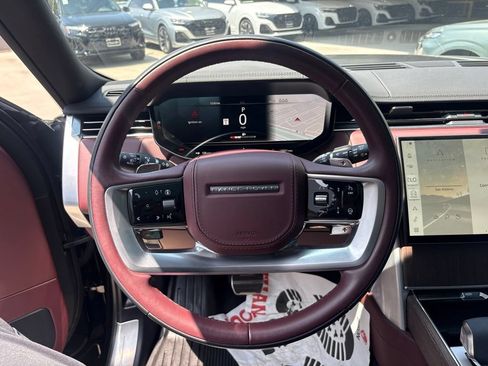 Used 2025 Land Rover Range Rover SE AWD/4WD image 21