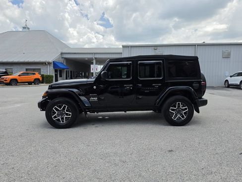 Used 2024 Jeep Wrangler Unlimited Sahara AWD/4WD image 6