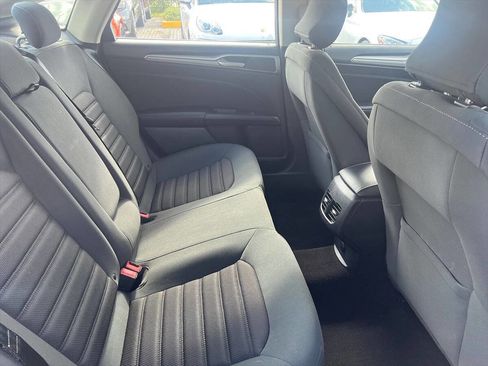 Used 2019 Ford Fusion SE image 9