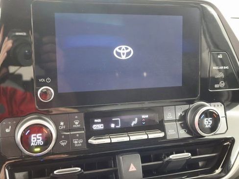 Used 2023 Toyota Highlander XLE AWD/4WD image 21