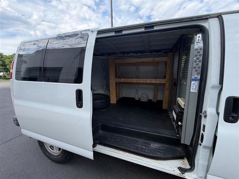 Used 2009 Chevrolet Express 2500 RWD image 12