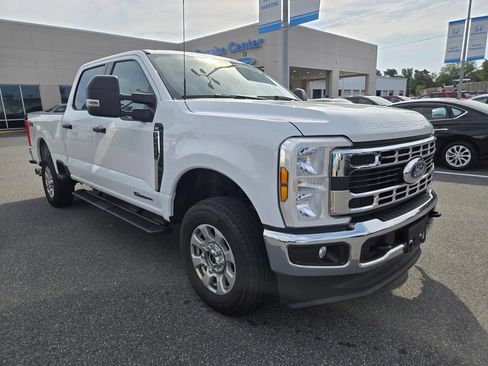 Used 2024 Ford F250 XLT AWD/4WD image 3