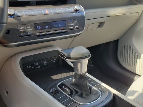 Used 2025 Hyundai Kona SEL FWD image 26