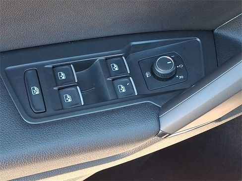 Used 2019 Volkswagen Tiguan SE w/ Panoramic Sunroof Package image 20