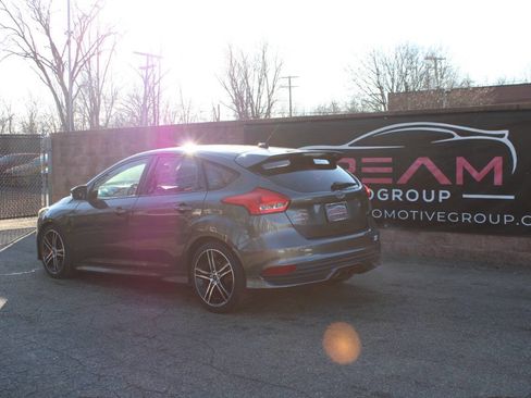 Used 2016 Ford Focus ST w/ Equipment Group 401A image 3