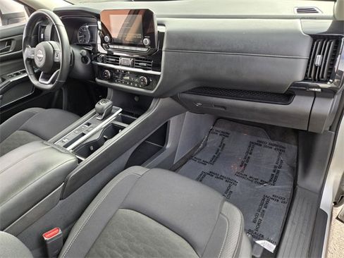 Used 2024 Nissan Pathfinder SV image 23