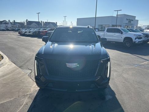 Used 2025 Cadillac Escalade Sport Platinum w/ LPO, ONYX Package image 3