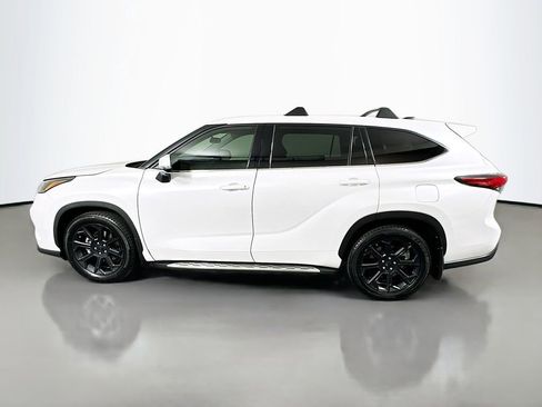 Used 2022 Toyota Highlander LE FWD image 8