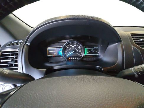 Used 2018 Ford Explorer XLT w/ Equipment Group 202A AWD/4WD image 14