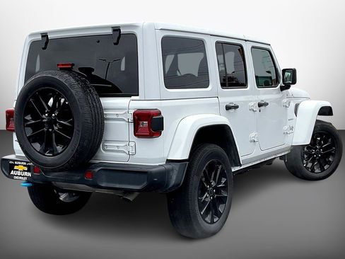 Used 2024 Jeep Wrangler Unlimited Sahara image 12