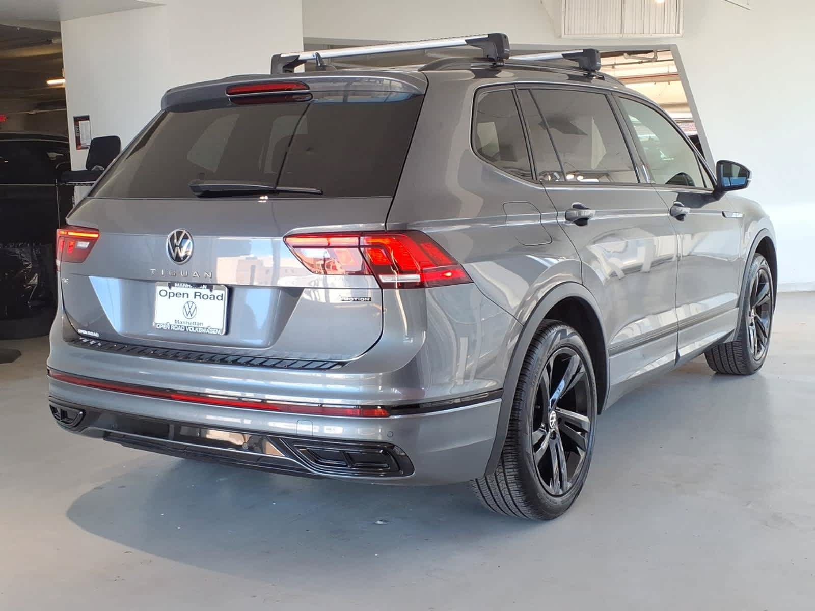 Used 2024 Volkswagen Tiguan SE R-Line AWD/4WD image 4