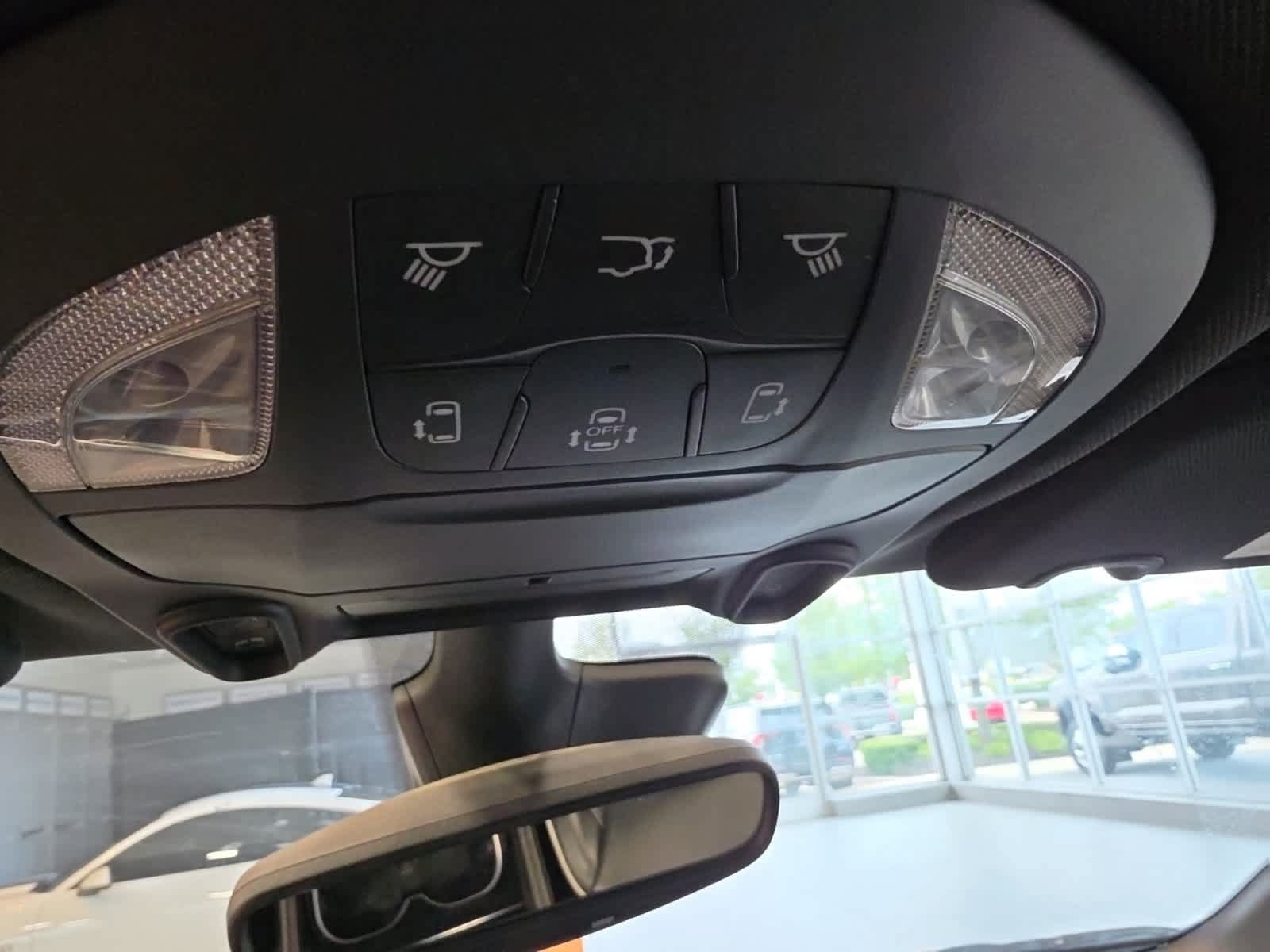 Used 2025 Chrysler Pacifica Limited FWD image 28