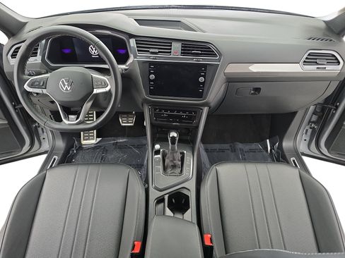 Certified 2023 Volkswagen Tiguan SE R-Line image 9
