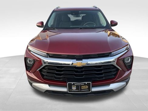 Used 2024 Chevrolet TrailBlazer LT FWD image 2