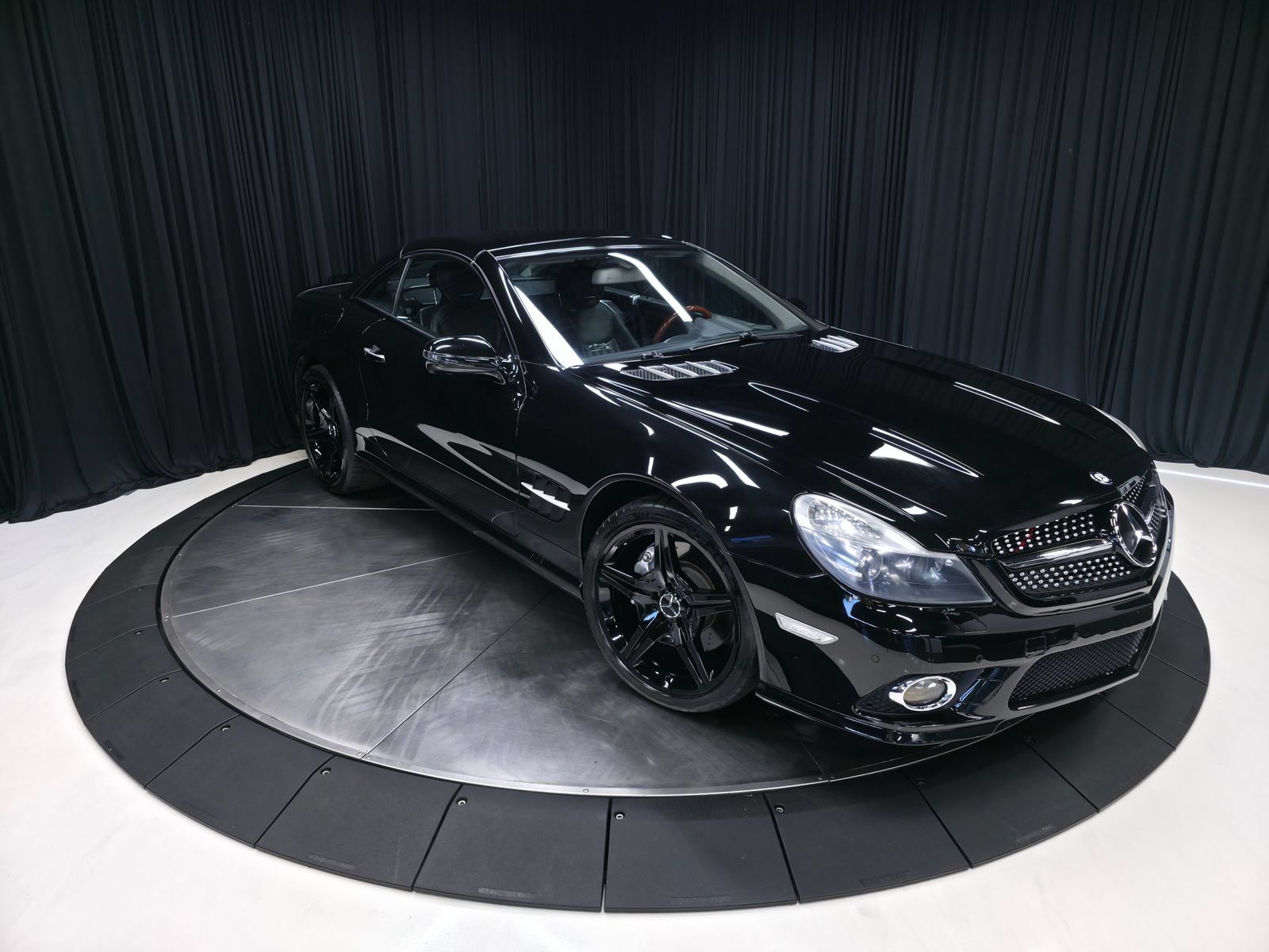 Used 2011 Mercedes-Benz SL 550 image 6