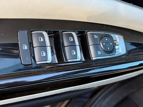Used 2024 Kia Carnival EX FWD image 8