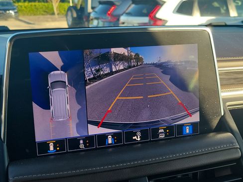 Used 2021 GMC Yukon SLT w/ SLT Premium Package image 30