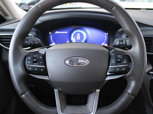 Used 2023 Ford Explorer Platinum w/ Technology Package image 21