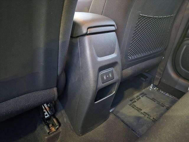 Used 2025 Hyundai Venue SEL FWD image 23