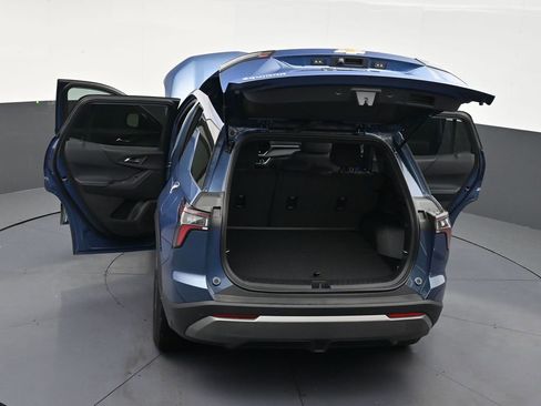 Used 2026 Chevrolet Equinox LT FWD image 32