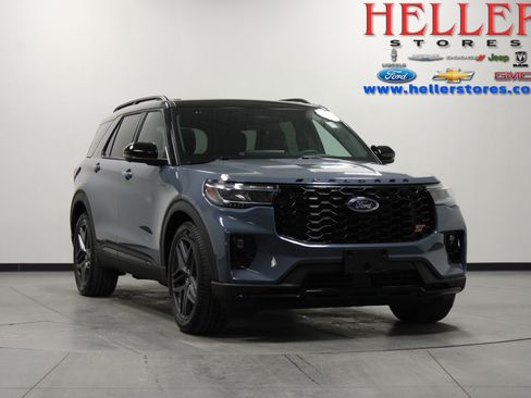 Used 2025 Ford Explorer ST image 1