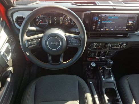 Used 2024 Jeep Gladiator Overland AWD/4WD image 11