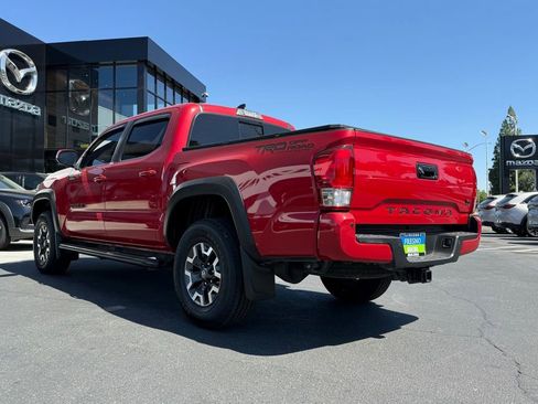 Used 2017 Toyota Tacoma TRD Off-Road AWD/4WD image 7