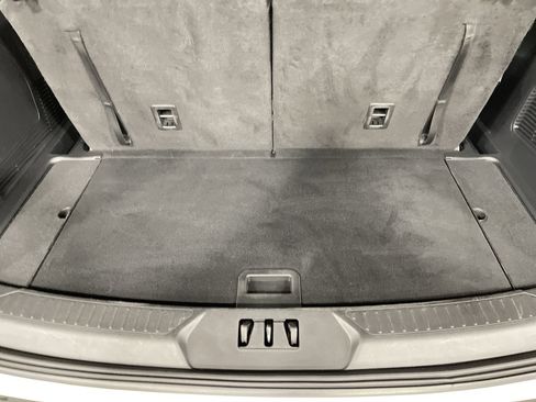 Used 2023 Ford Explorer XLT w/ Equipment Group 202A image 14