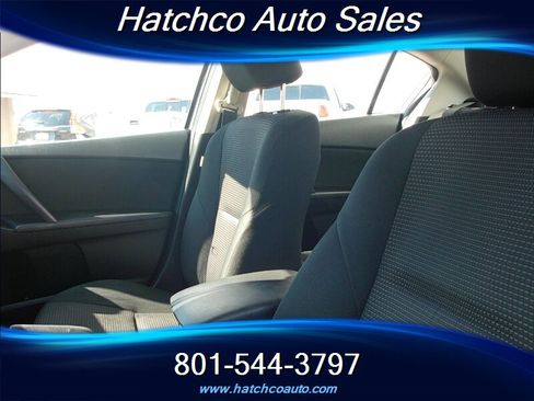 Used 2013 MAZDA MAZDA3 i Sport image 18