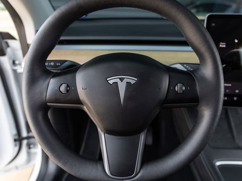 Used 2023 Tesla Model Y Long Range AWD/4WD image 23