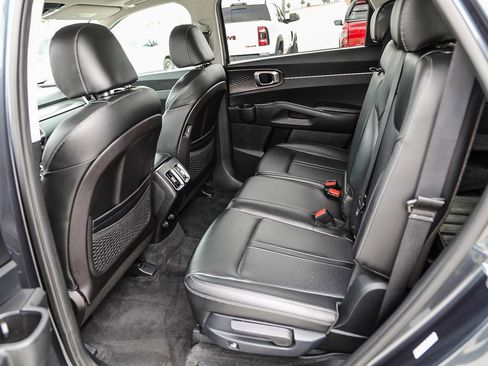 Used 2021 Kia Sorento S w/ Panoramic Sunroof Package image 18