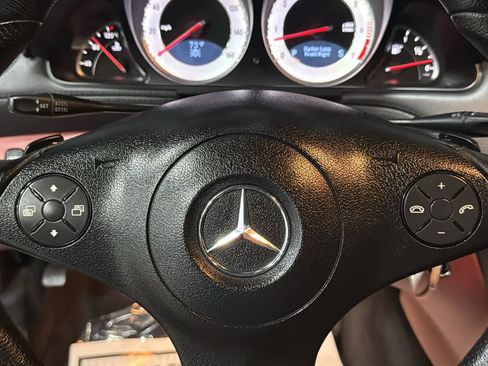 Used 2009 Mercedes-Benz SL 550 image 11