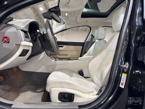 Used 2016 Jaguar XF Prestige image 11