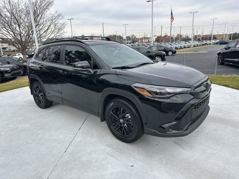 Certified 2024 Toyota Corolla Cross SE image 2