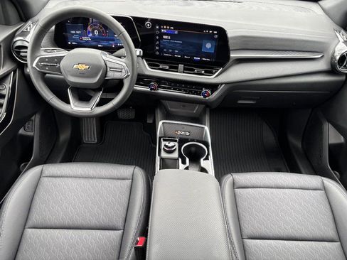 Used 2026 Chevrolet Equinox LT w/ Convenience Package II image 11