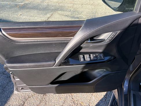Used 2018 Lexus LX 570 Base image 9